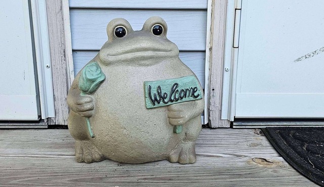 Cozy Norwalk Duplex, King Bed, near Cedar Point, Kalahari, & Norwalk Raceway