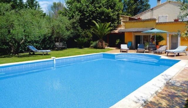 Cozy Noves Home with Pool Access