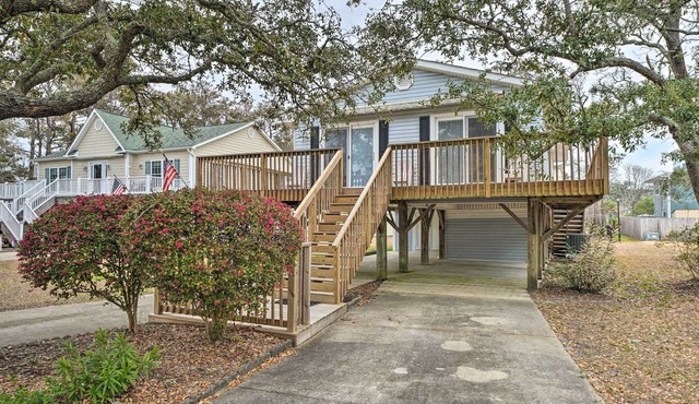Cozy Oak Island House < 1 Mi to Beaches!