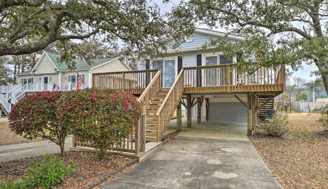 Cozy Oak Island House Less Than 1 Mi to Beaches!