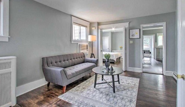 Cozy Oakley! Renovated 1/1 Unit with Back Yard!