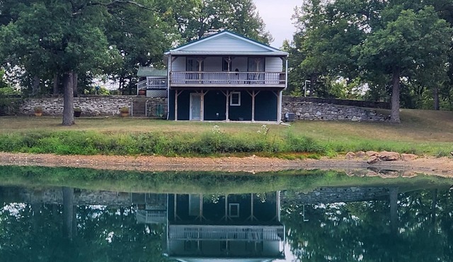 Cozy Oaks Cabin near Lake Pomme de Terre and Lucas Oil Speedway