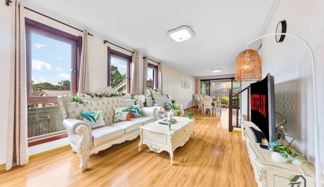 Cozy Oasis in Great Location with fun