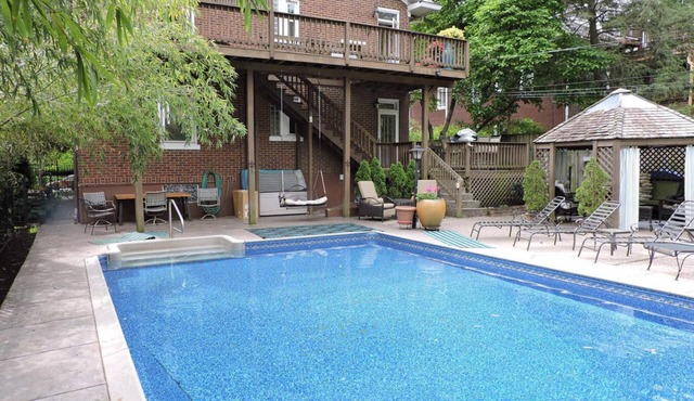 Cozy Oasis In The Highlands with Pool