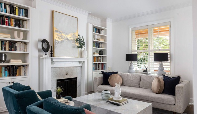 Cozy Oasis in TO's Best Neighborhood - minutes to A+ art, food, music, fashion