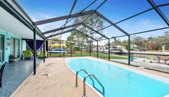 Cozy Oasis Screened Pool Picturesque Water Canal Views!