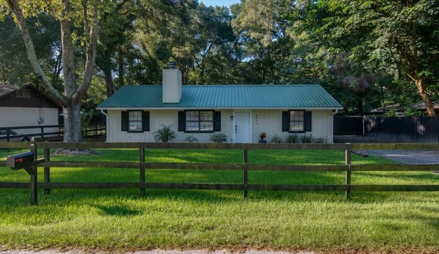 Cozy Ocala Cottage - Dog Friendly - 5 miles to WEC