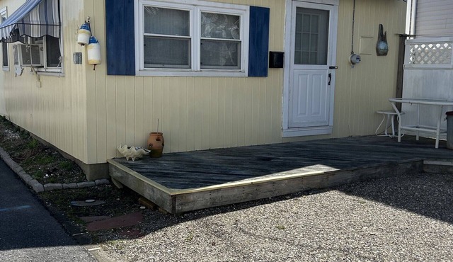 Cozy Ocean Beach Surf Club Unit 1 bungalow with vintage charm!