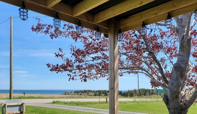 Cozy oceanview cottage Overlooking the Northumberland Strait