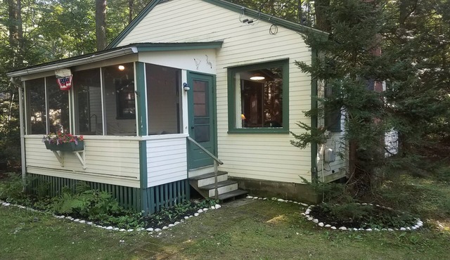 Cozy Ocean Park Cottage in the Pines easy walk to Beach