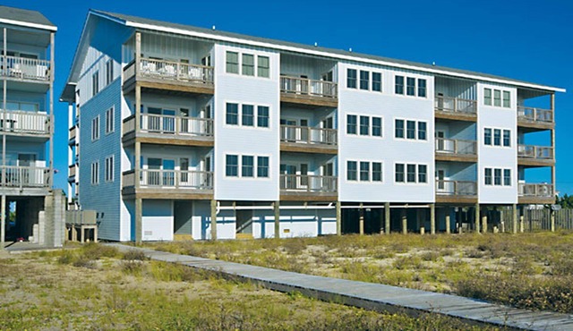 Cozy Oceanfront Condo w/Resort Pool, Elevator, Private Sundeck, Beach Access