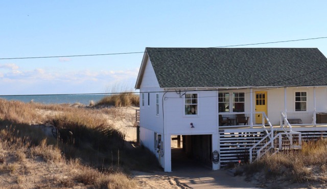 Cozy Oceanfront Cottage with Lovely Ocean Views!