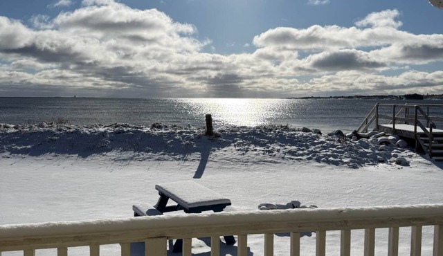 Cozy Oceanfront Cottage · 2 Bedrooms · Pet Friendly