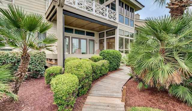 Cozy Oceanfront Villa with Sunroom and Spectacular Views of the Ocean Patrick