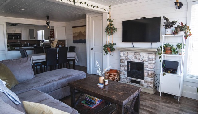 Cozy Oceanside Cottage with Private Beach Access