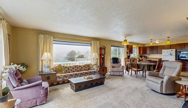 Cozy Oceanview Home with the Best Vistas in Road's End - Dogs Welcome