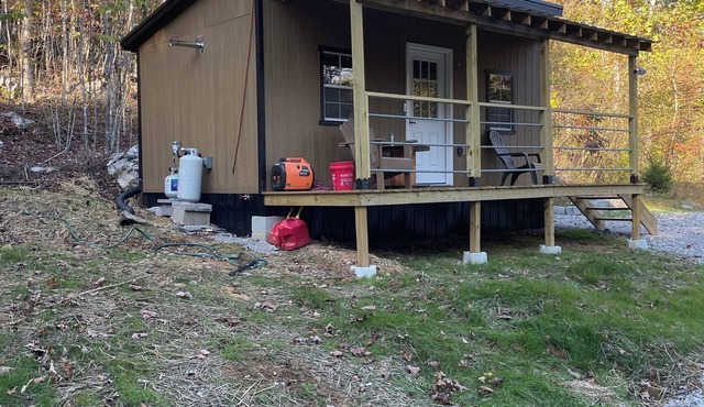 Cozy offgrid cabin in Jamestown, TN next to Skinner Mtn Wildlife Management Area