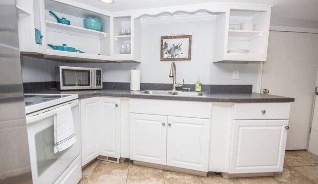 Cozy Ogden Getaway | Close to Ski Resorts | Farm Experience | Patio