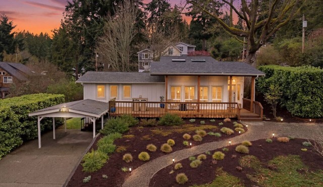 Cozy Ola Cottage - Walk to Iconic Indianola Beach