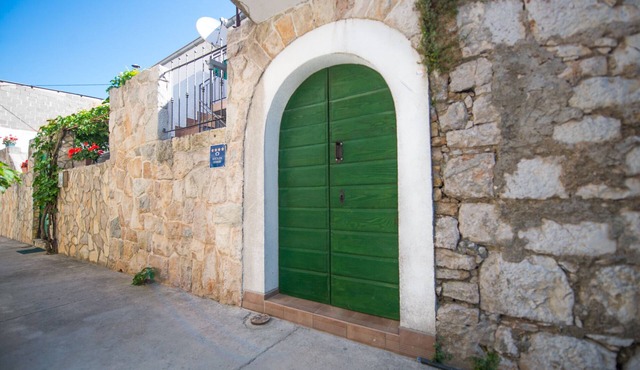 Cozy Old Stone House in the Center