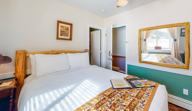 Cozy Old West Themed Hotel Suite With Queen Bed, Free High-Speed WiFi, Cable TV