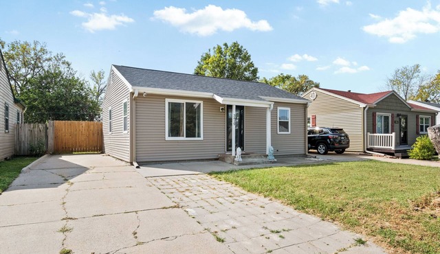 Cozy Omaha/CB home near zoo, CWS, & downtown. Pets OK! Perfect getaway.