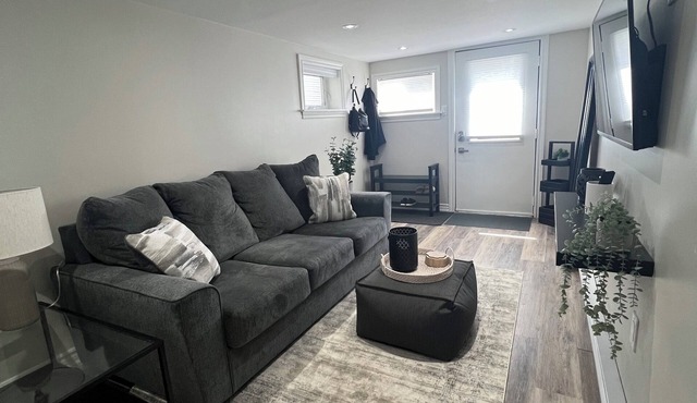 Cozy on Connaught. Central apartment in Halifax - very walkable!