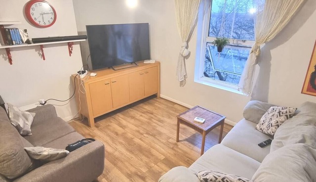 Cozy One Bed Apartment in Gillingham, with Parking included.