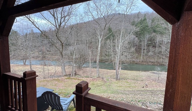 cozy one-bed, one-bath cabin in Galeton, PA. Pine Creek within walking distance