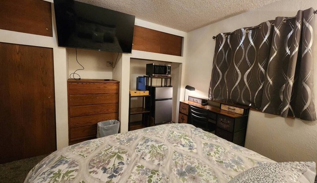 Cozy One Bedroom and Private Bathroom