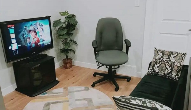 Cozy one Bedroom Apartment in Northwest Calgary