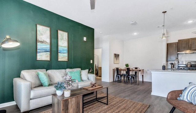 Cozy One bedroom Apartment w/ Accessible Bathroom
