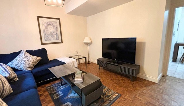 Cozy One Bedroom Basement Apt with Free Parking