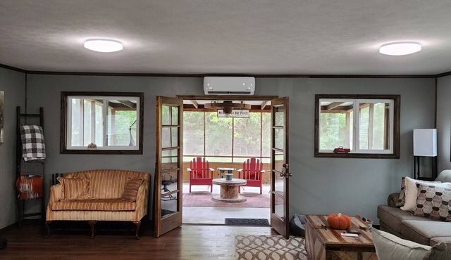 Cozy One-Bedroom Cabin on Peaceful 38 Acres
