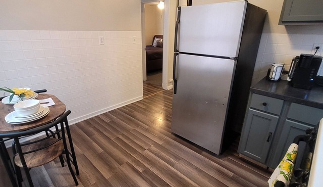Cozy one bedroom close to downtown IA and IL with no cleaning fee!