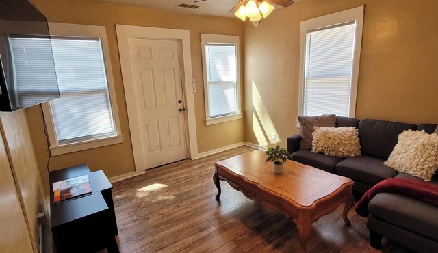 Cozy one bedroom close to downtown IA and IL with no cleaning fee!