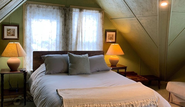 Cozy One Bedroom studio suite in idyllic Adirondack setting