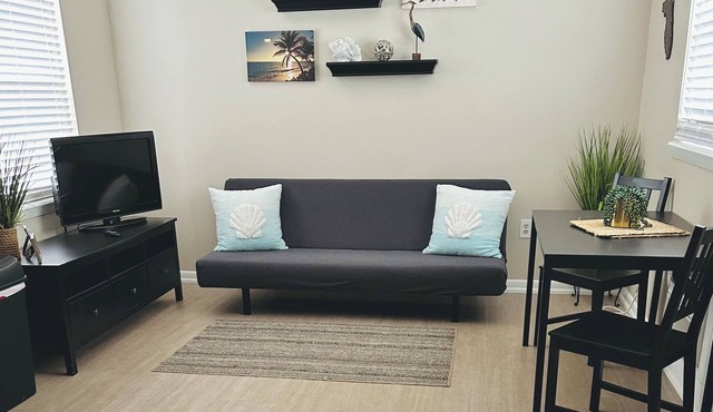 Cozy One-bedroom Suite in Central Merritt Island
