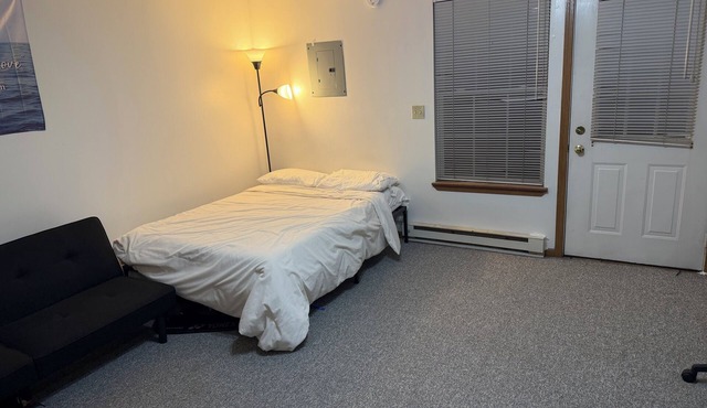 Cozy One Bedroom Studio Close to Campus