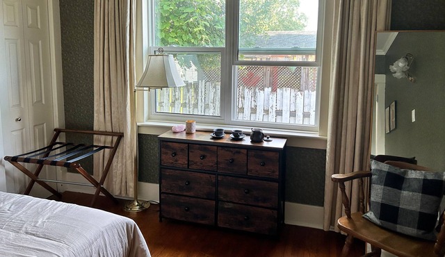 Cozy one bedroom with backyard, walking distance to US border.