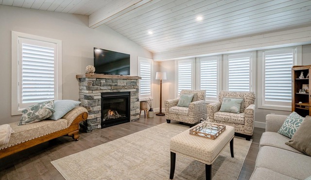 Cozy, one level lake property Bed and Breakfast on the shores of Lake Erie