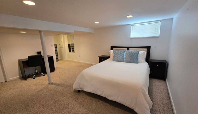 Cozy One Private Room and Bath in Pentagon City House