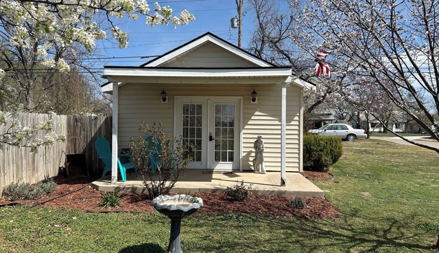 Cozy one room suite with WiFi close to NOC , downtown Tonkawa and casinos.