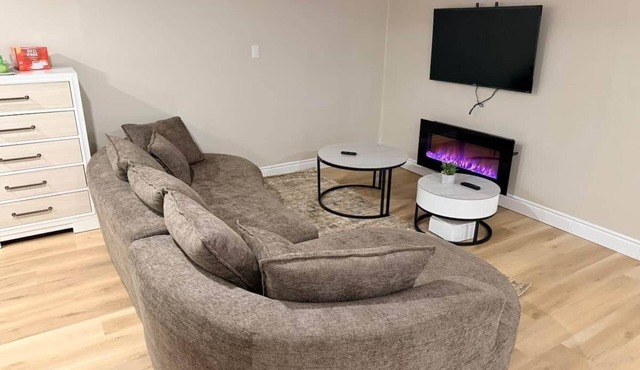 Cozy Open-Concept Suite