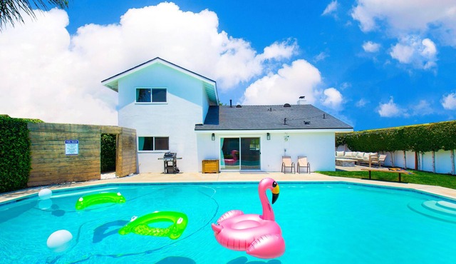 Cozy Open Concept Modern Farmhouse - Heated Pool & String Lights