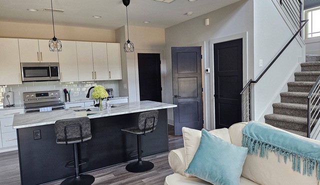 Cozy open concept home in beautiful Davidson near Lake Norman