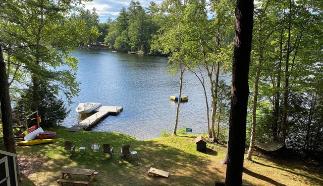 Cozy Open Concept Lake House with Large Deck & Waterfront, perfect for families!