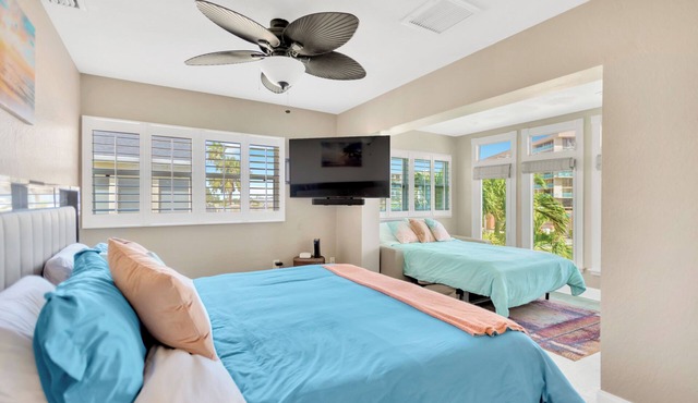 Cozy Open Waterfront view 2-3 bedroom Condo