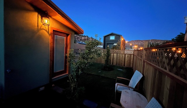 Cozy Orchard cabin with garden, vineyard in delightful Hildale
