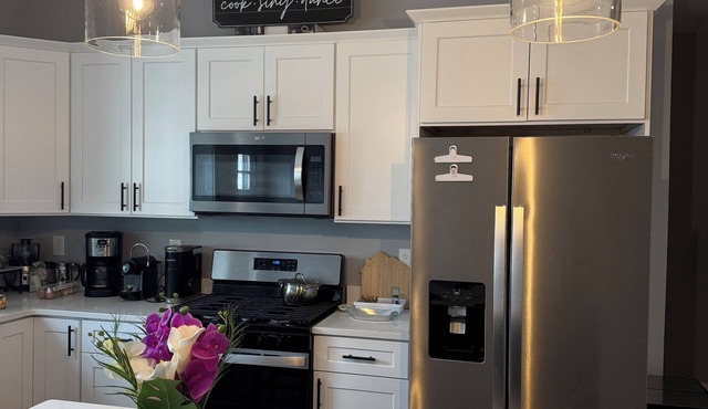 Cozy Orchid townhome near coastal towns of Yarmouth, Falmouth, Freeport, Maine